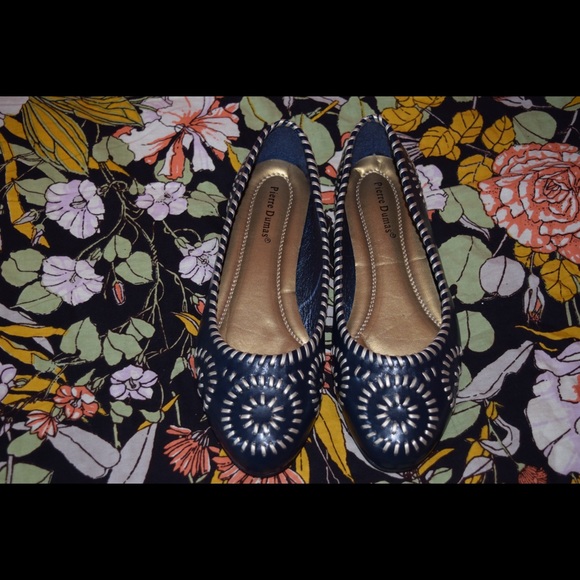Pierre Dumas Navy Flats - Picture 4 of 4
